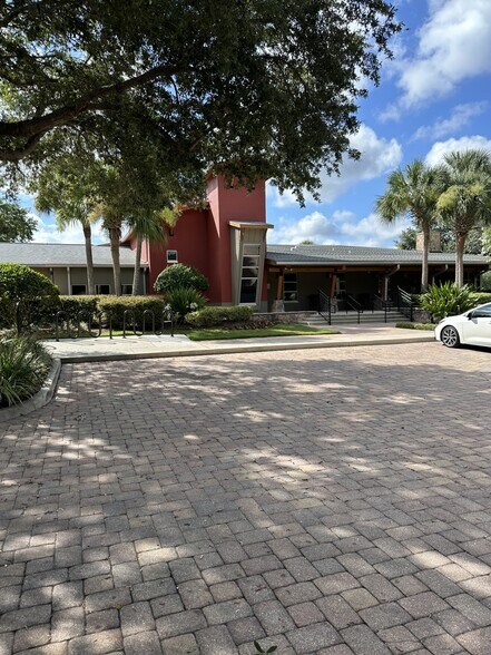 Building Photo - 4500 SW 52nd Cir
