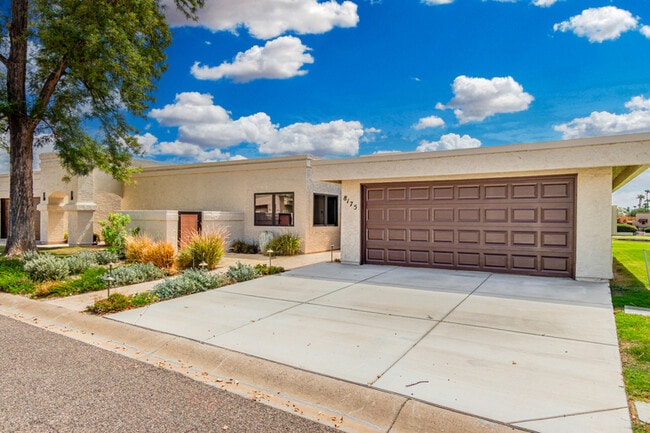 Building Photo - 8175 E Del Cuarzo Dr