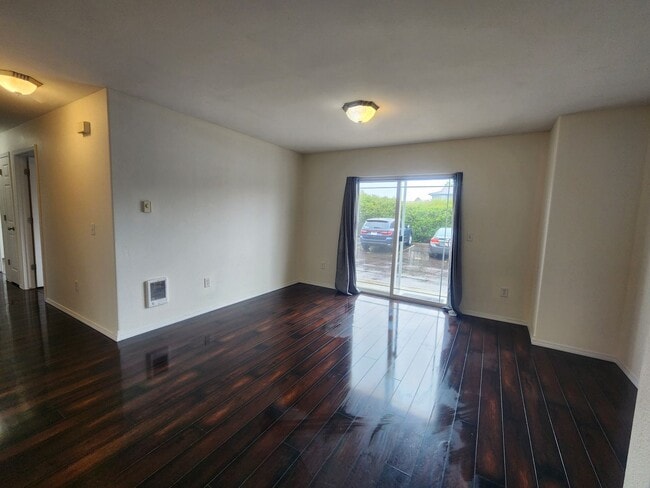 Building Photo - 3 bed 2 bath Condo for Rent in Columbia Falls, MT. $2,100/month