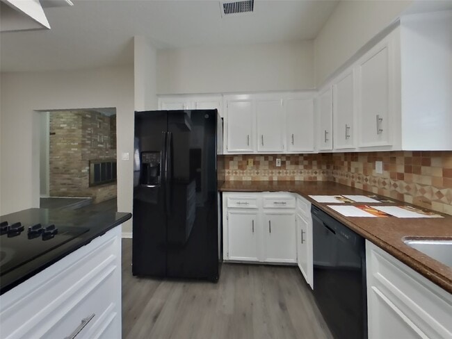 Building Photo - 535 Shady Brook Dr