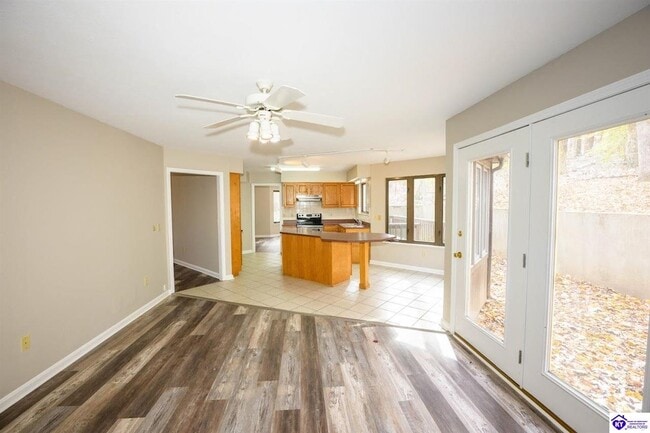 Building Photo - 356 Bittersweet Dr