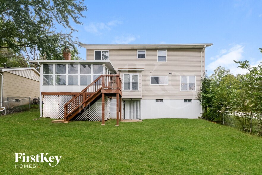 Building Photo - 920 Tree Trails Ln