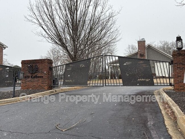 Building Photo - 209 Calhoun St