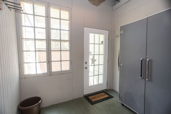 Building Photo - 2037 W Estes Ave