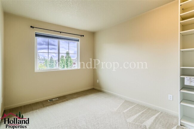 Building Photo - Beautiful 3-Bedroom Hillsboro Home in Desi...