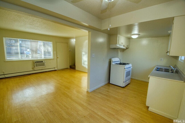 Building Photo - 511 Country Village Dr