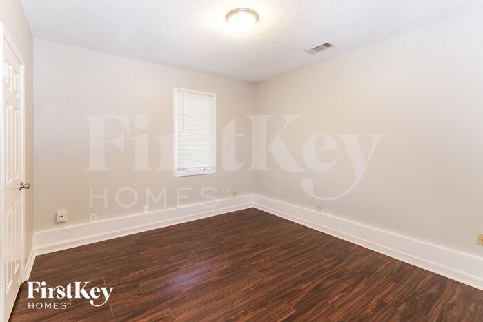 Building Photo - 7338 Kingsley Dr