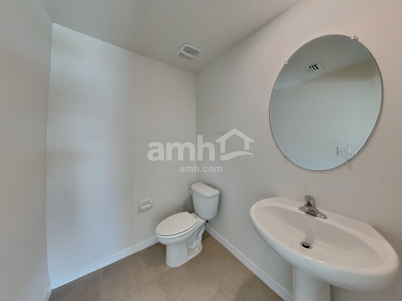 Building Photo - 10316 Flathead Dr