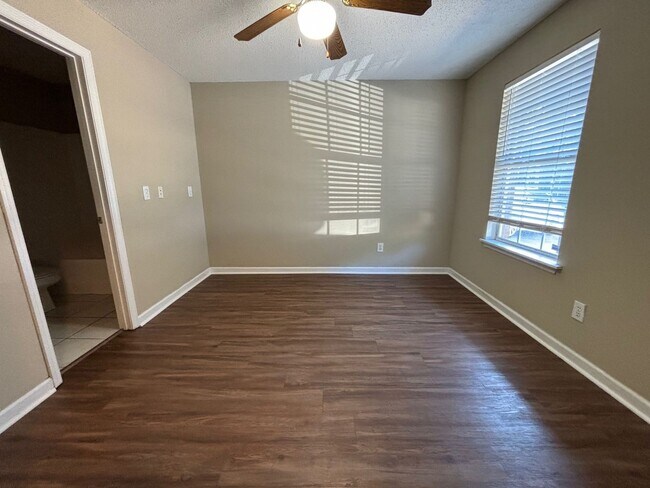 Building Photo - 324 N Ross St