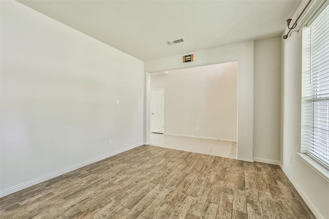 Building Photo - 911 Merlin Roost Ct