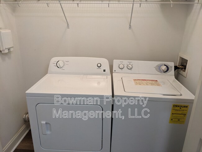 Building Photo - 460 S Barnett Shoals Rd