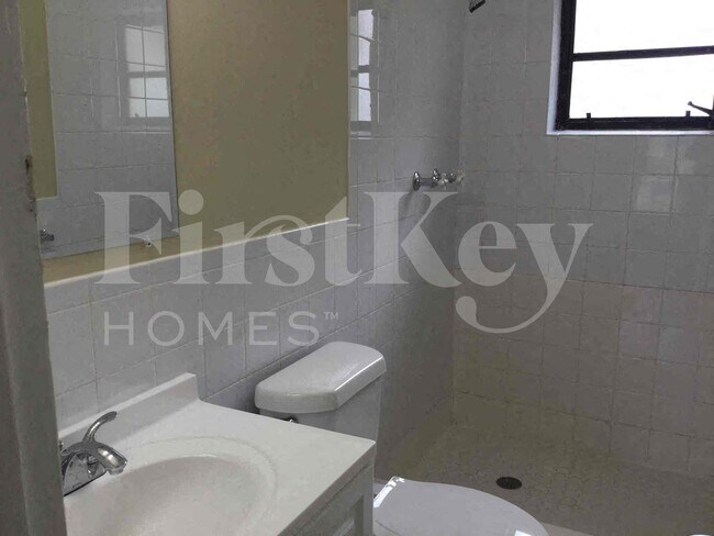 Building Photo - 18000 NW 6th Ct