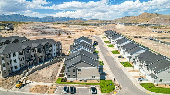 Building Photo - NEW *No Security Deposit Required Upfront!    2024 Townhome With Move In Special!