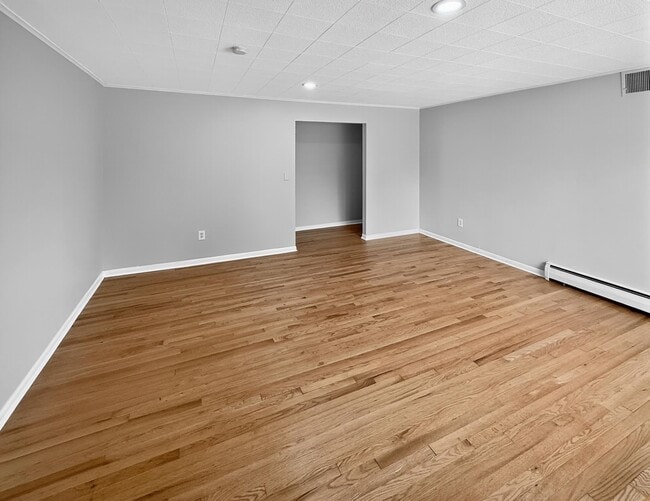 Building Photo - 985 SCHOPMAN Dr
