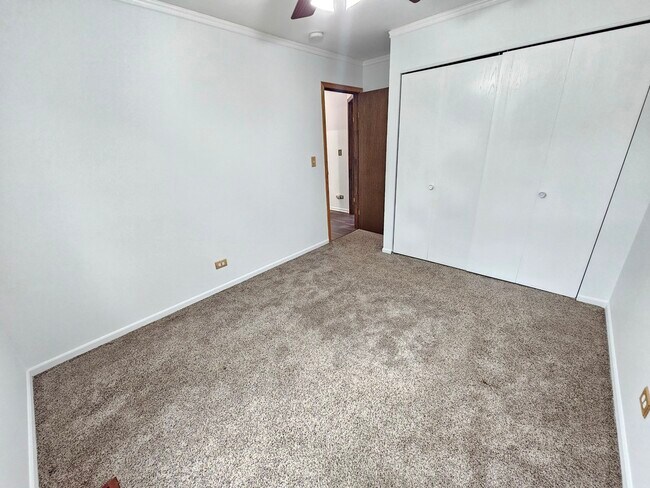 Building Photo - 571 White Birch Rd