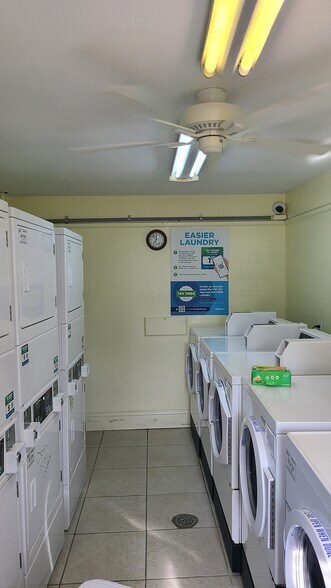 Laundry Room - 205 S McMullen Booth Rd