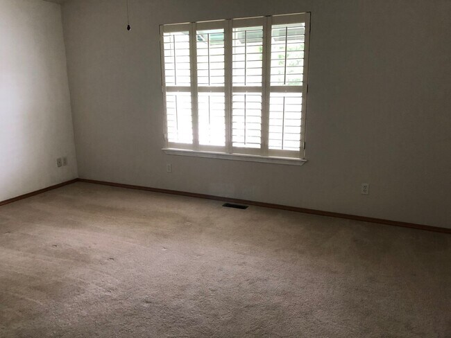 Building Photo - Beautiful home in gated private community