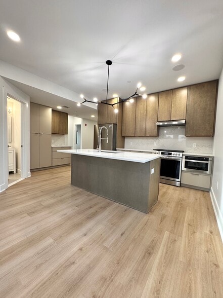 Building Photo - 85 W High St