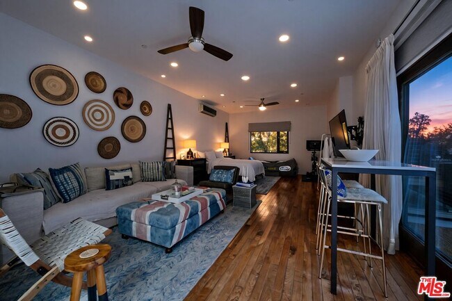 Building Photo - 2035 De Mille Dr