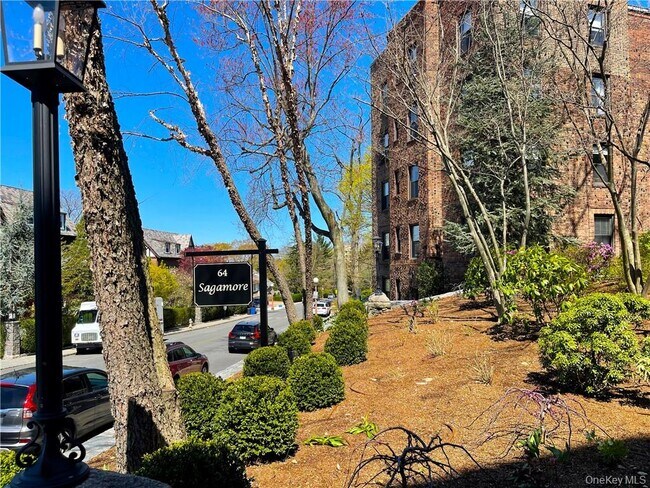 Building Photo - 64 Sagamore Rd