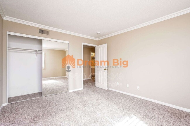 Building Photo - 30 Amberhill