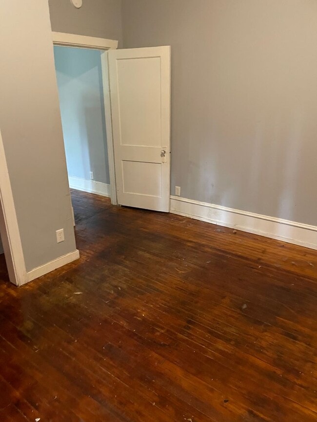 Building Photo - Remodeled 1 Bedroom Apartment near LSUS