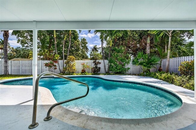 Building Photo - 4010 NE 22nd Ave