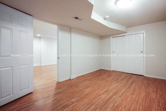 Building Photo - 5903 NE 30th Ave