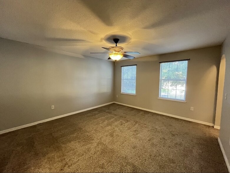 Building Photo - 8265 Halls Hammock Ct