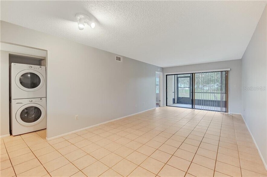 Building Photo - 6154 Burnside Cir