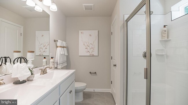 master bath - 1108 Meadowlark Dr