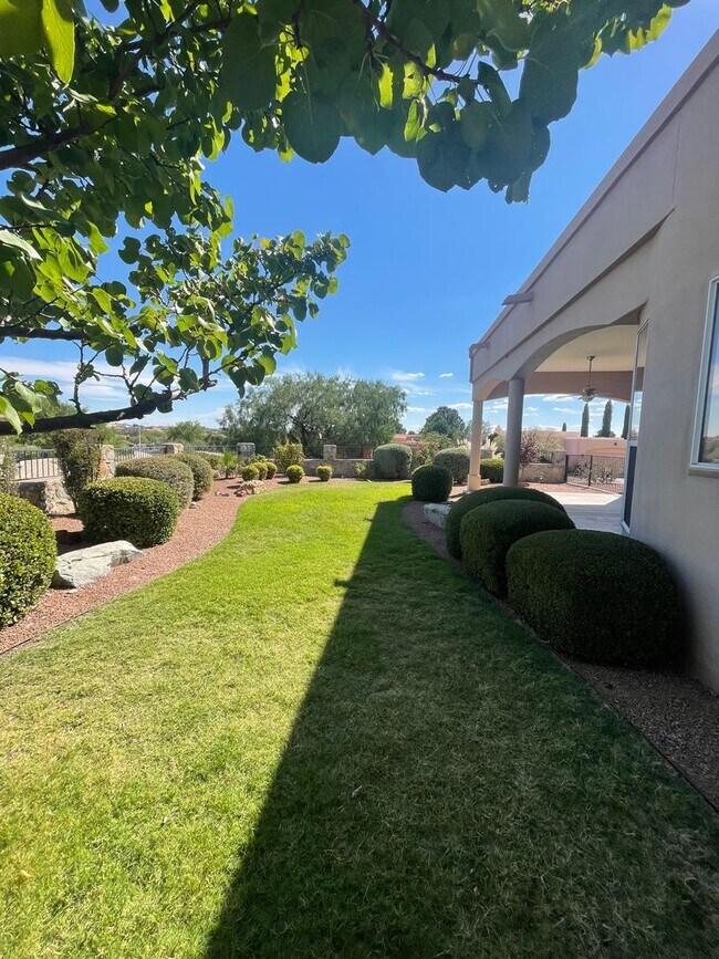 Building Photo - Gorgeous Home in Sonoma Ranch off Golf Club Rd!