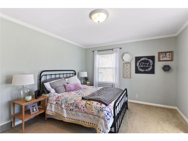 Building Photo - 5816 Northwood Dr