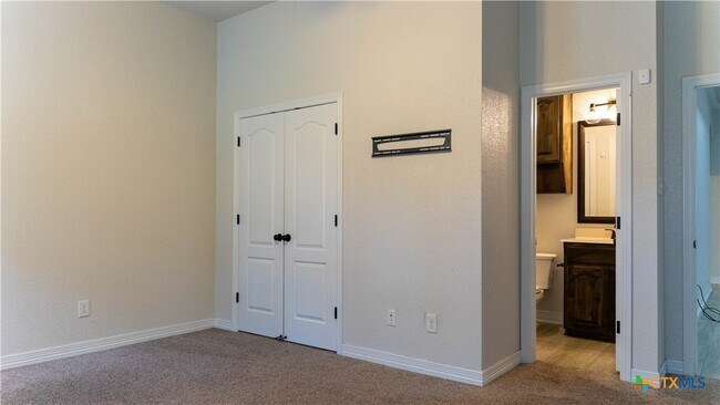 Building Photo - 8006 Preston Hollow Dr