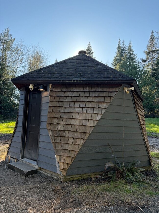 Building Photo - Spacious 3-Bed + Flex Room on Private Fenced 2 Acres, Huge Shop