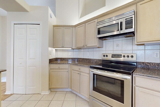 Building Photo - 967 SE Browning Ave