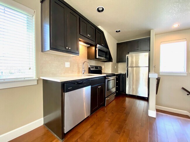 Building Photo - University Park One Bedroom