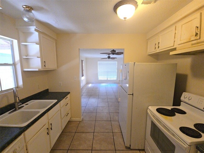 Building Photo - 409 Commerce St