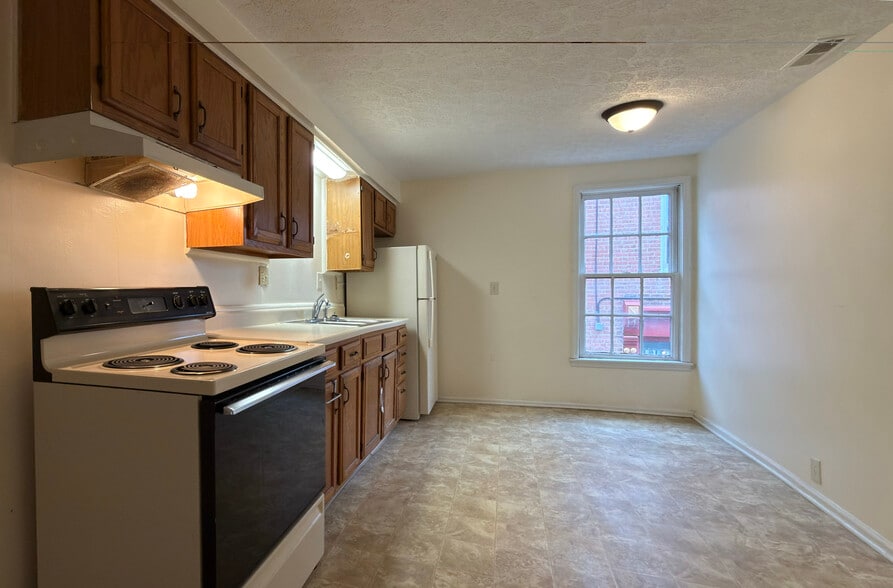 Kitchen - 221 Walnut St