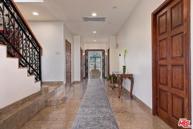 Building Photo - 10827 Pacific View Dr