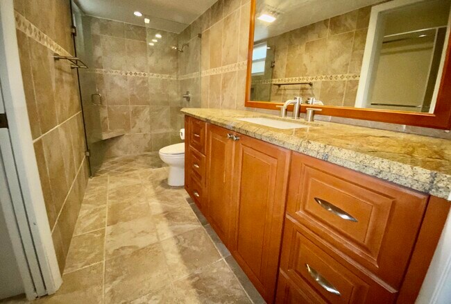 Building Photo - 6447 Parkview Dr