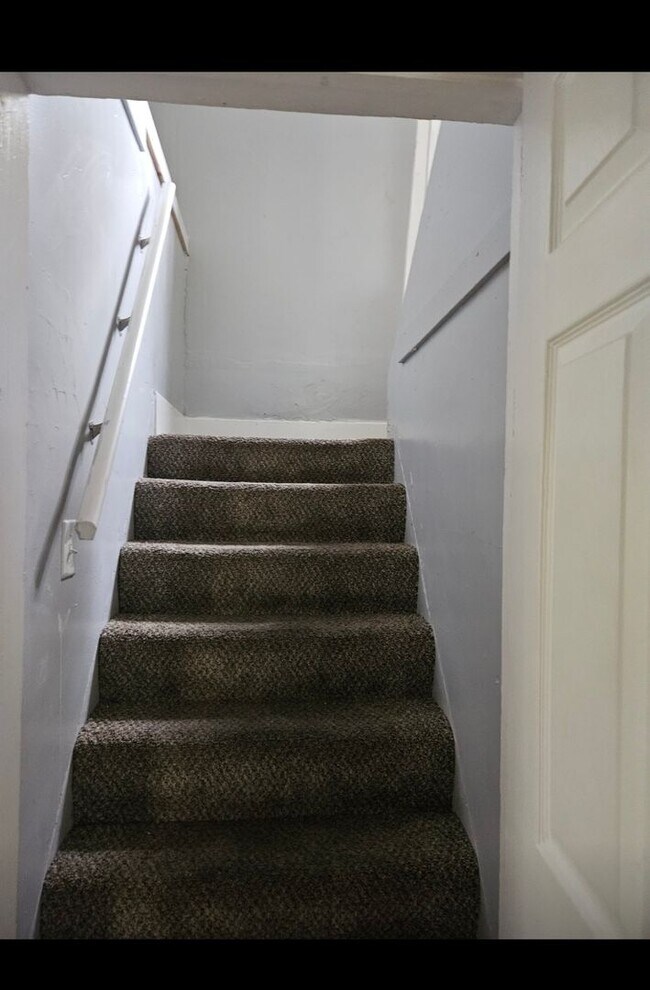 Building Photo - 5 Bedroom home Detroit's Westside!