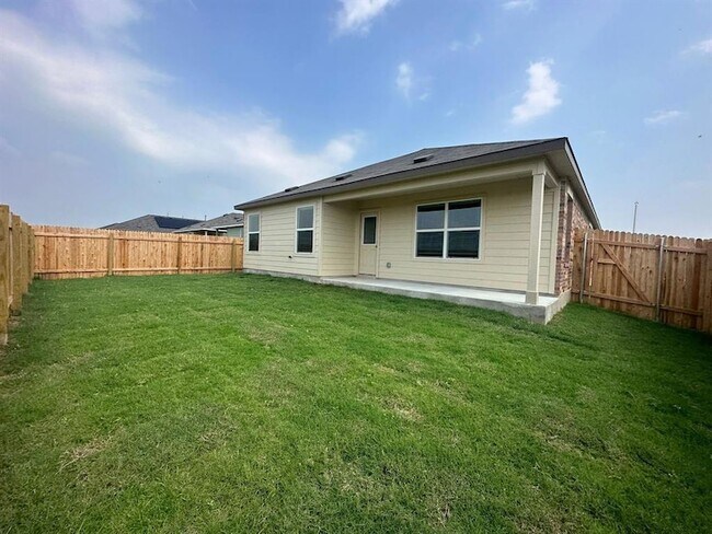 Building Photo - 121 Seminole Dr