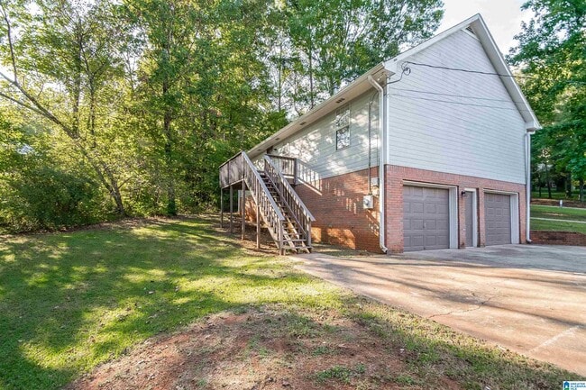 Building Photo - 3345 Thomas Ln