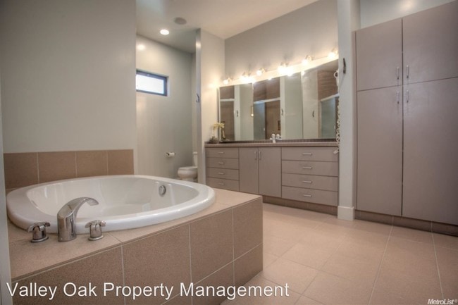 Building Photo - 115 Park Ave