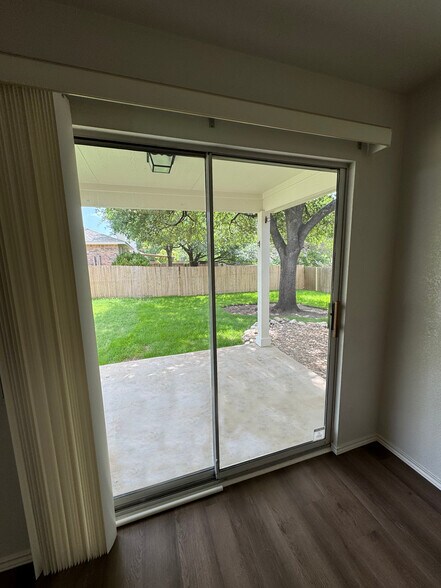 Building Photo - 1404 Carriage Hills Trl