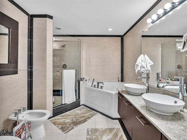 Building Photo - 3029 NE 188th St