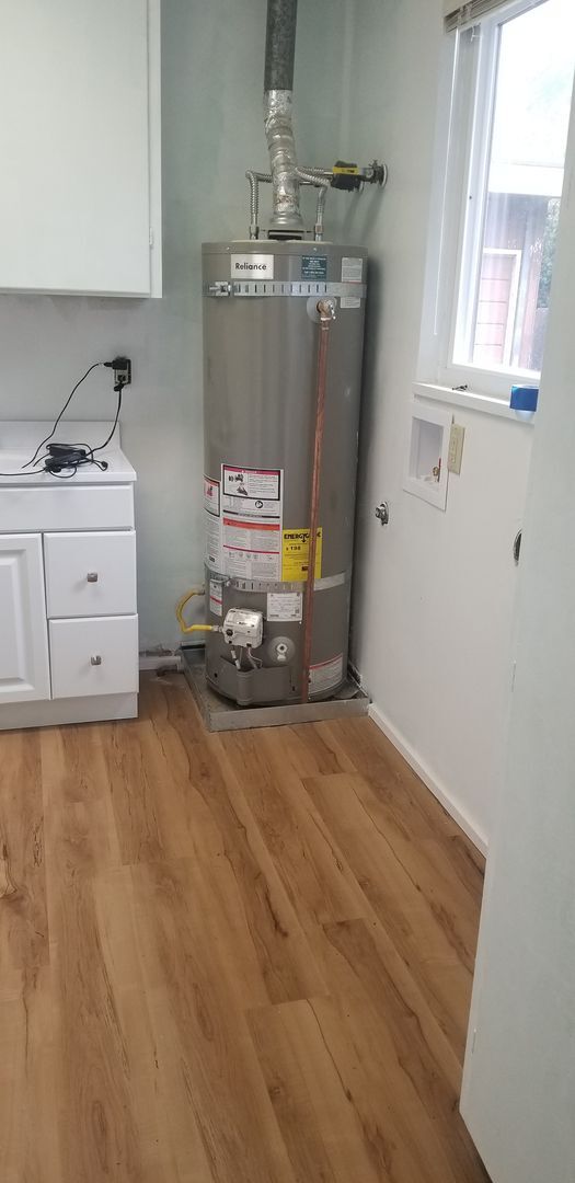 Building Photo - Three bedroom Home Close to the Hospital in Eureka