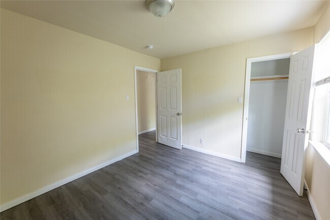 Building Photo - 4942 Bataan Rd