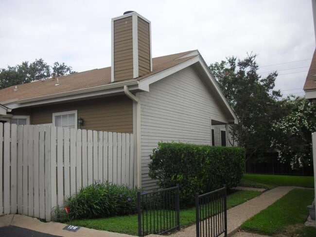 Building Photo - Charming 2/2 condo in Westcreek Landing!